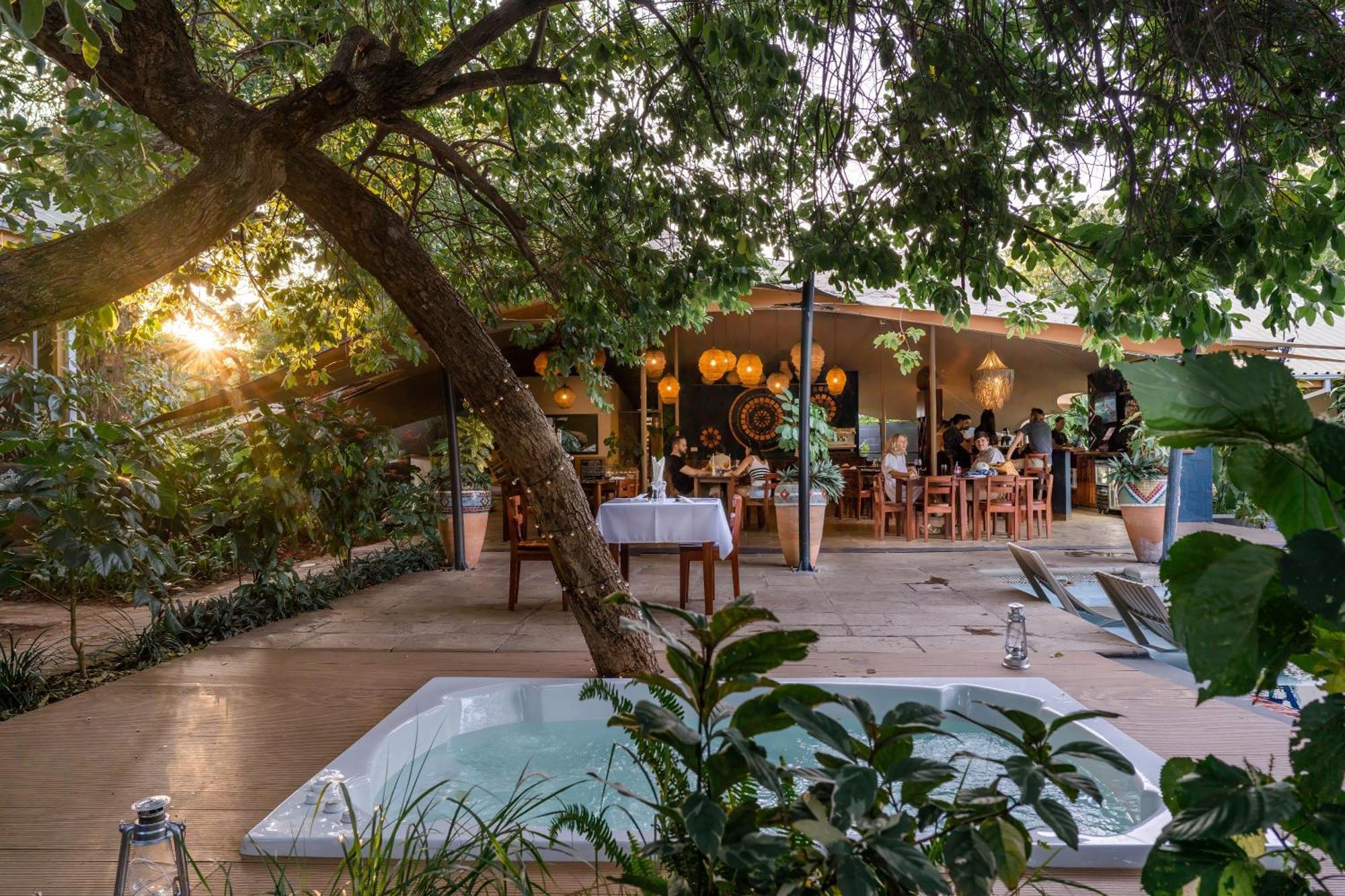 Shongwe Oasis Hotel Victoria Falls Exterior photo